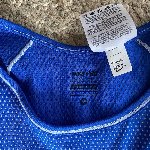 Nike pro, short sleeve workout top, size M, royal blue - Picture 4 of 6
